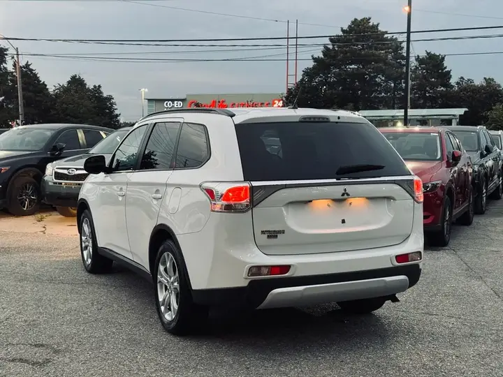 Mitsubishi Outlander 2015 photo 3