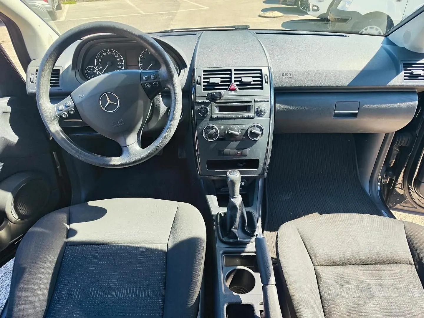 Mercedes-Benz A160 2011 photo 2