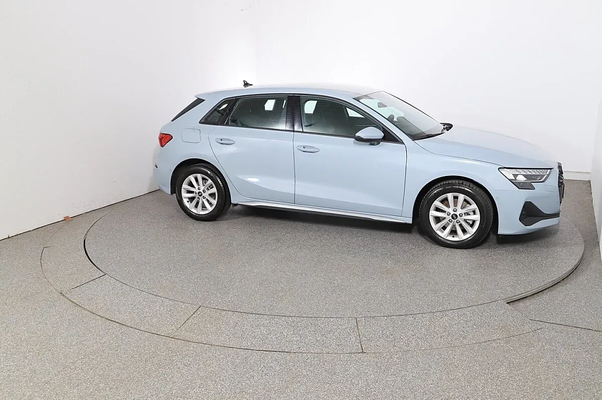 Audi A3 2024 photo 3