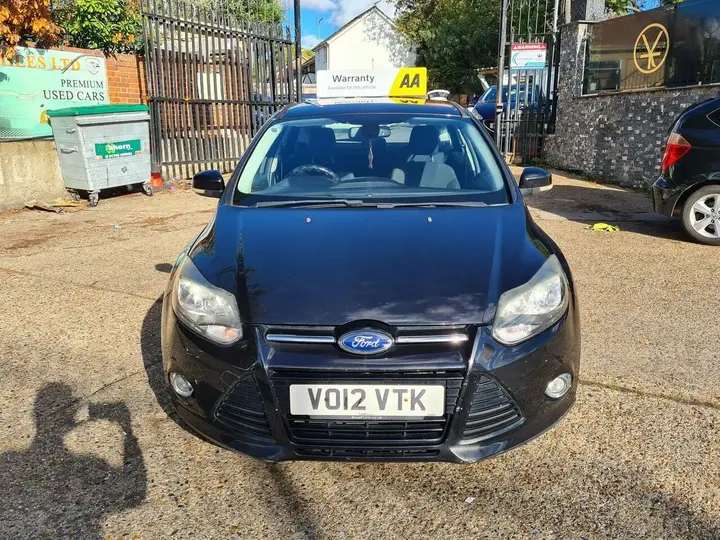 Ford Focus 2012 photo 2
