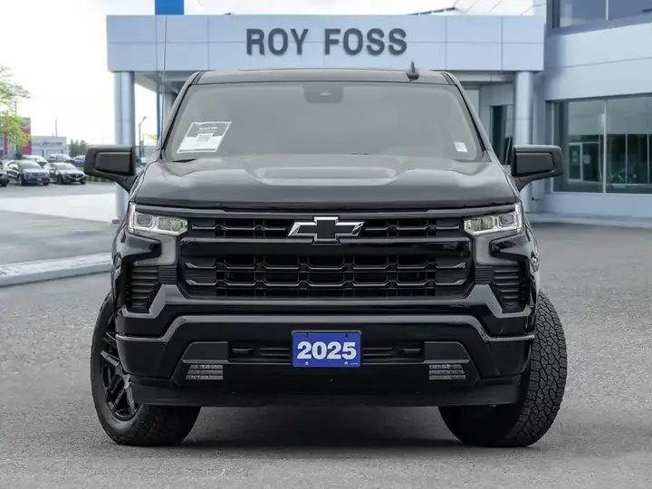 Chevrolet Silverado 1500 2025 photo 2