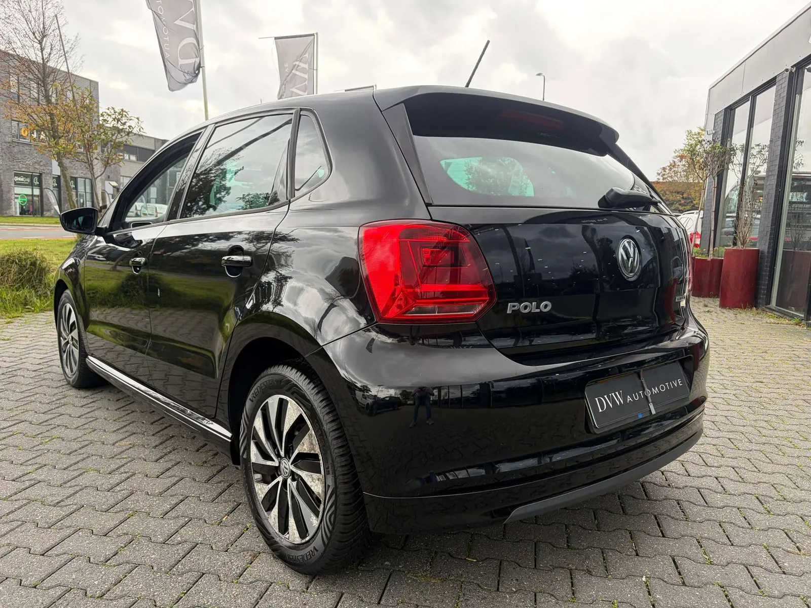 Volkswagen Polo 2015 photo 2