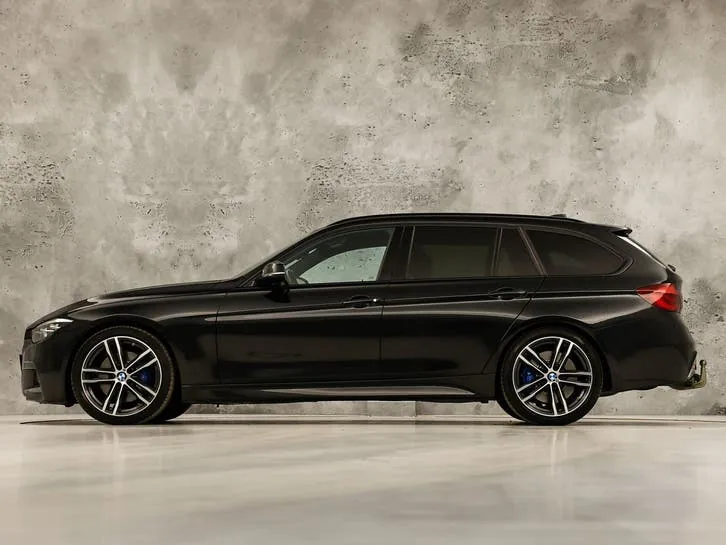 BMW 3 Series 2018 photo 2