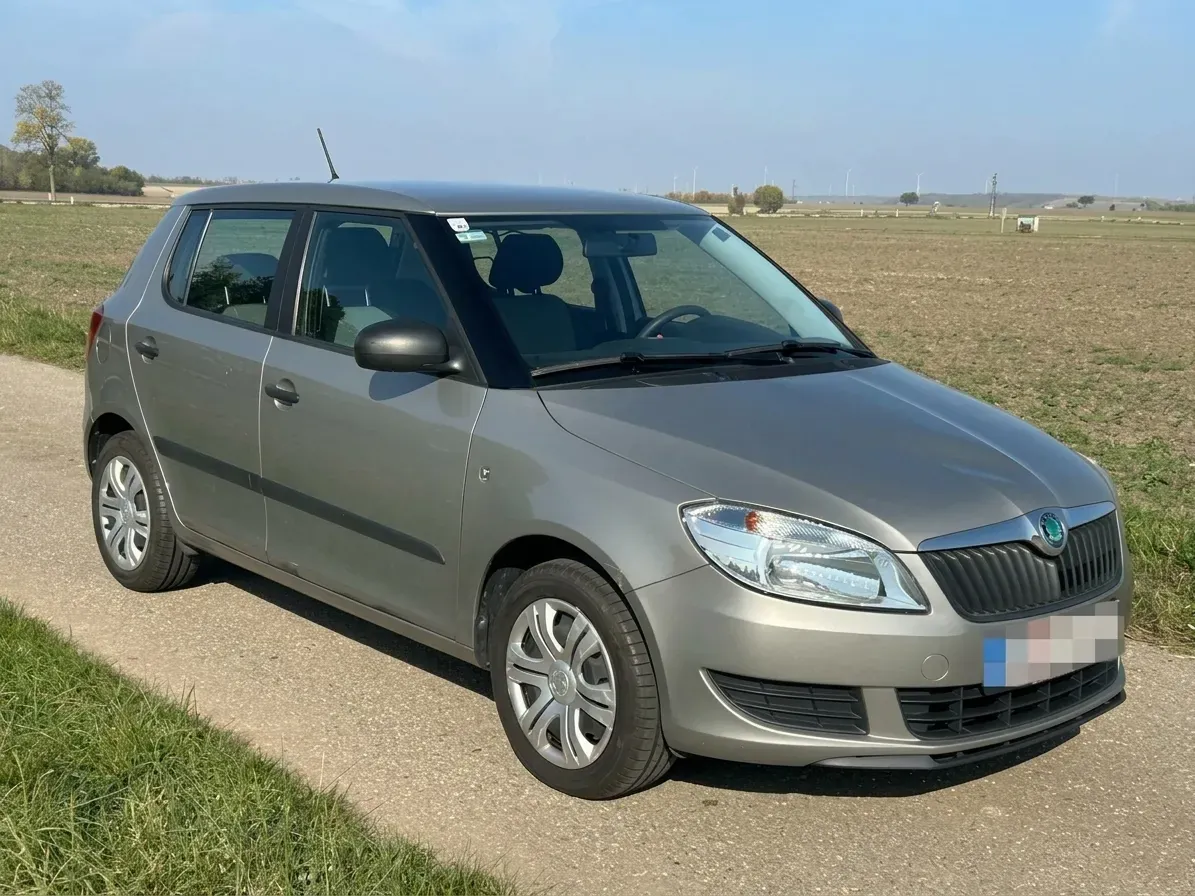 Skoda Fabia 2011 photo 3