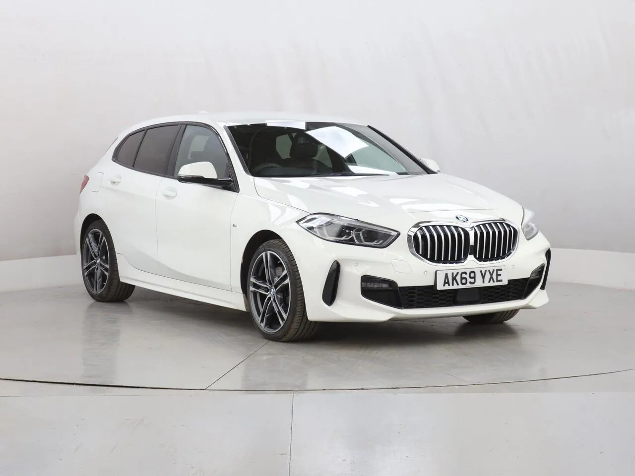 BMW 1 Series 2020 photo 2