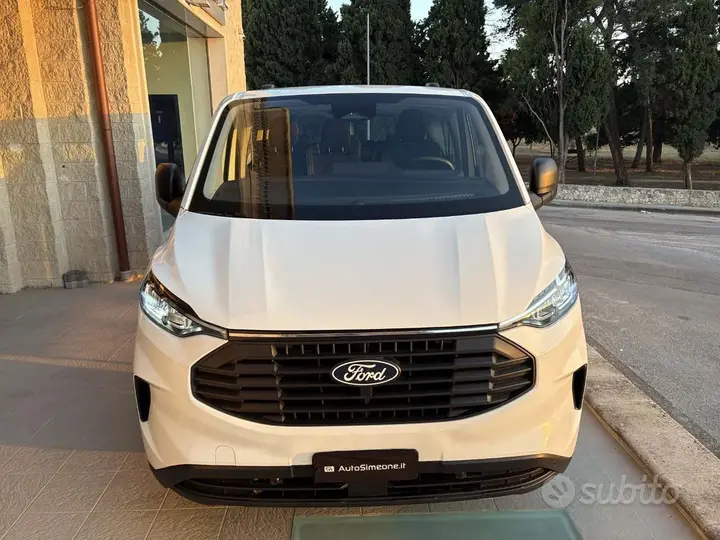 Ford Transit Custom 2024 photo 2