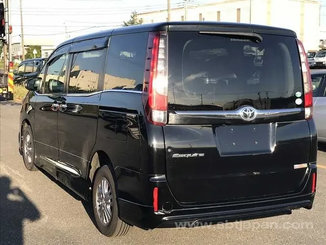 Toyota Esquire 2015 photo 3