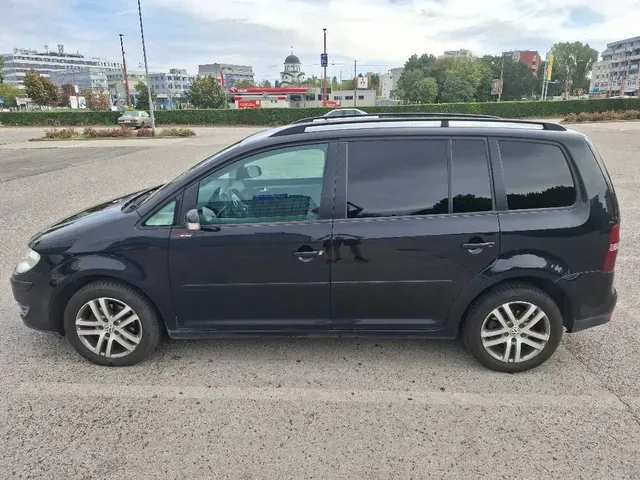 Volkswagen Touran 2008 photo 2