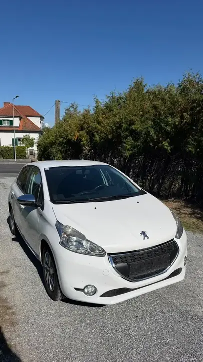 Peugeot 208 2015 photo 3
