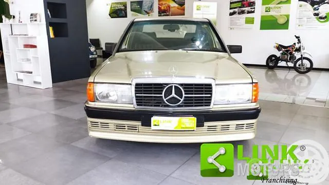 Mercedes-Benz 190 1985 photo 2