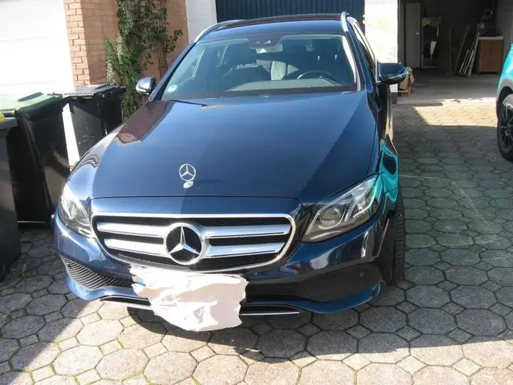 Mercedes-Benz E 220 D