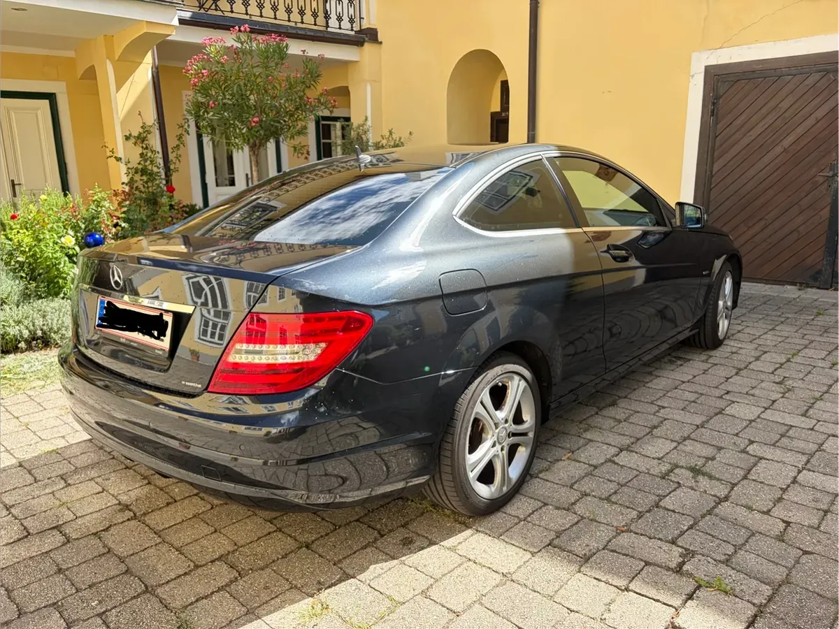 Mercedes-Benz C-Class 2012 photo 3