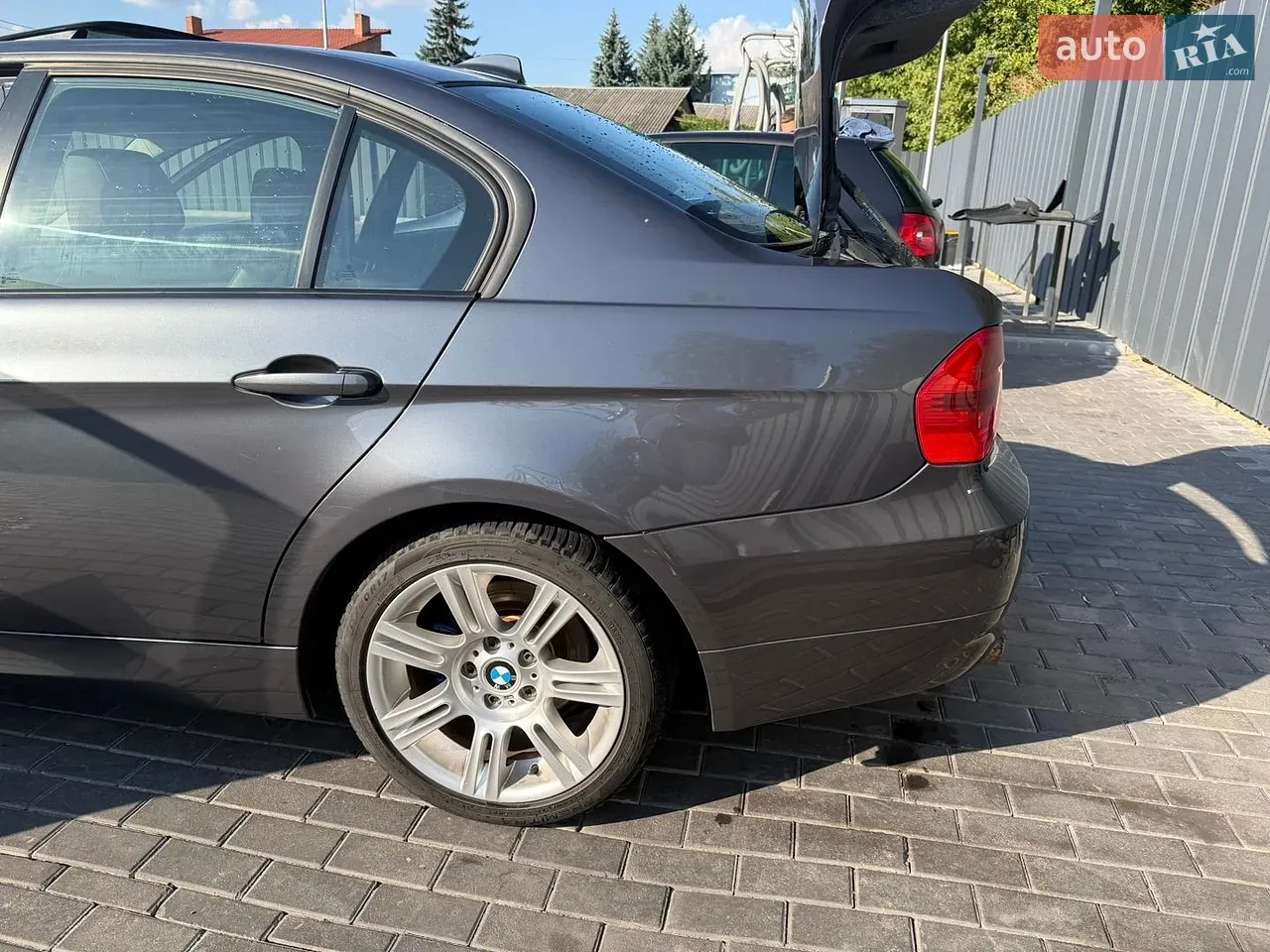 BMW 3 Series 2006 photo 2