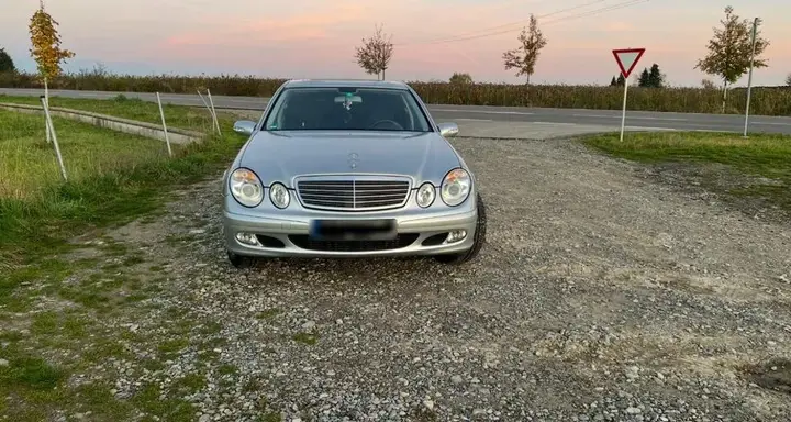 Mercedes-Benz E200