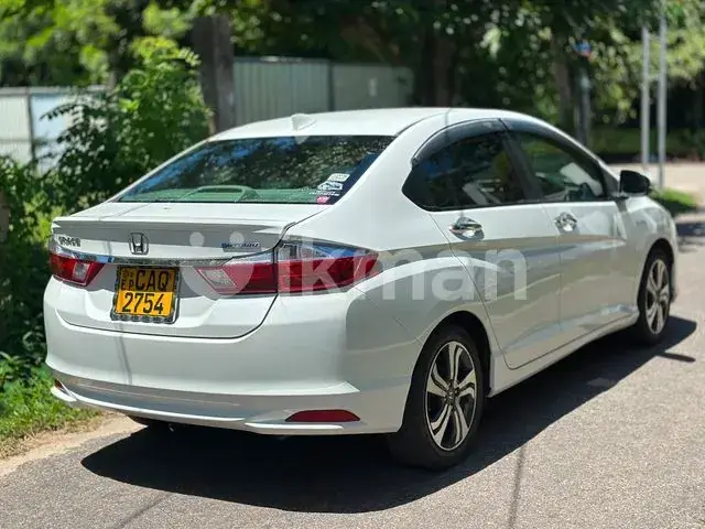 Honda Grace 2016 photo 2