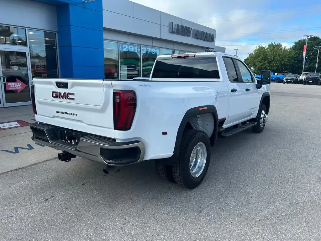 GMC Sierra 3500Hd 2026 photo 3