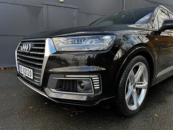Audi Q7 2018 photo 2