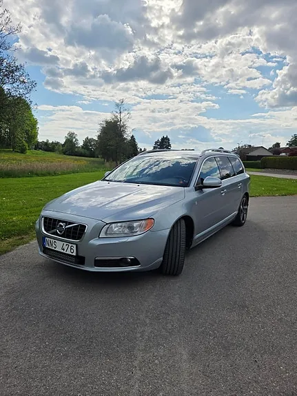 Volvo V70 2012 photo 2
