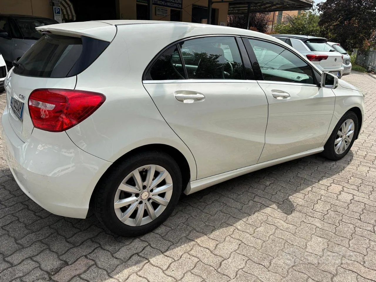 Mercedes-Benz A 180 2015 photo 4