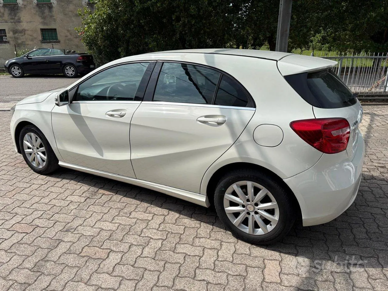 Mercedes-Benz A 180 2015 photo 2