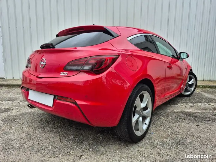 Opel Astra 2012 photo 3