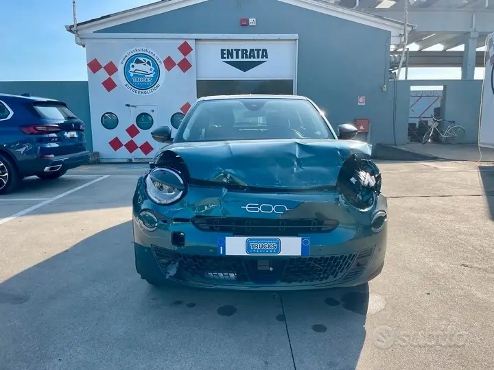 Fiat 600 Hybrid 2024 photo 2
