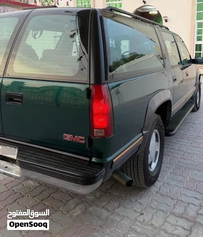 GMC Suburban 1999 photo 3