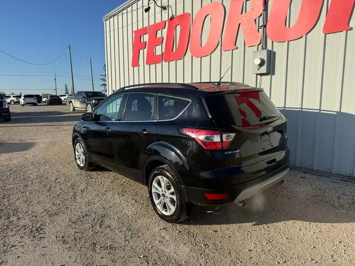 Ford Escape 2017 photo 2