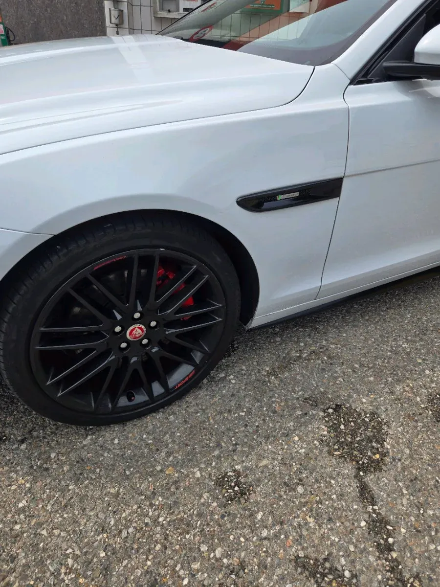 Jaguar Xf 2016 photo 2