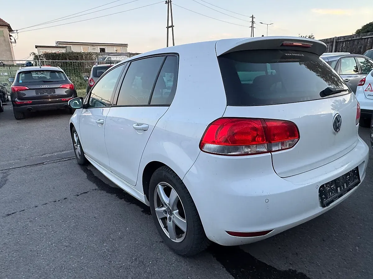 Volkswagen Golf 2011 photo 2