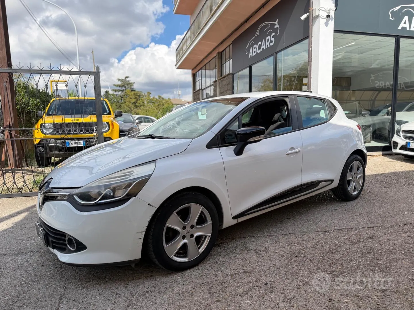 Renault Clio 2013 photo 2