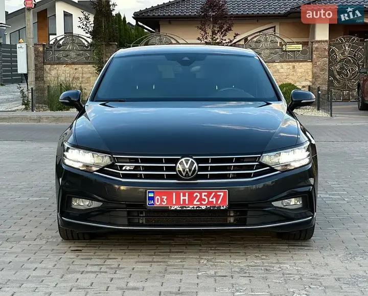 Volkswagen Passat 2021 photo 2