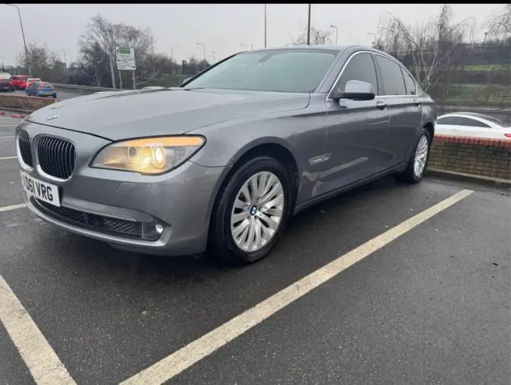BMW 7 Series 2011 photo 3