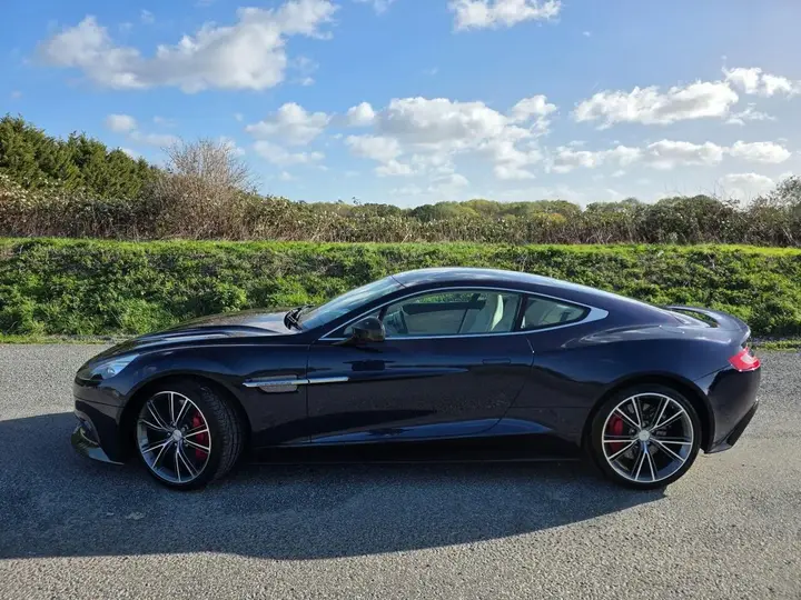 Aston Martin Vanquish 2013 photo 5