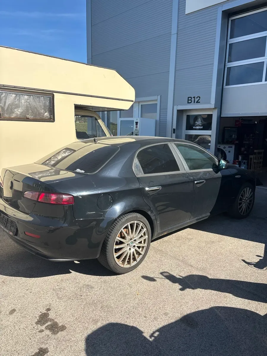 Alfa Romeo 159 2007 photo 2