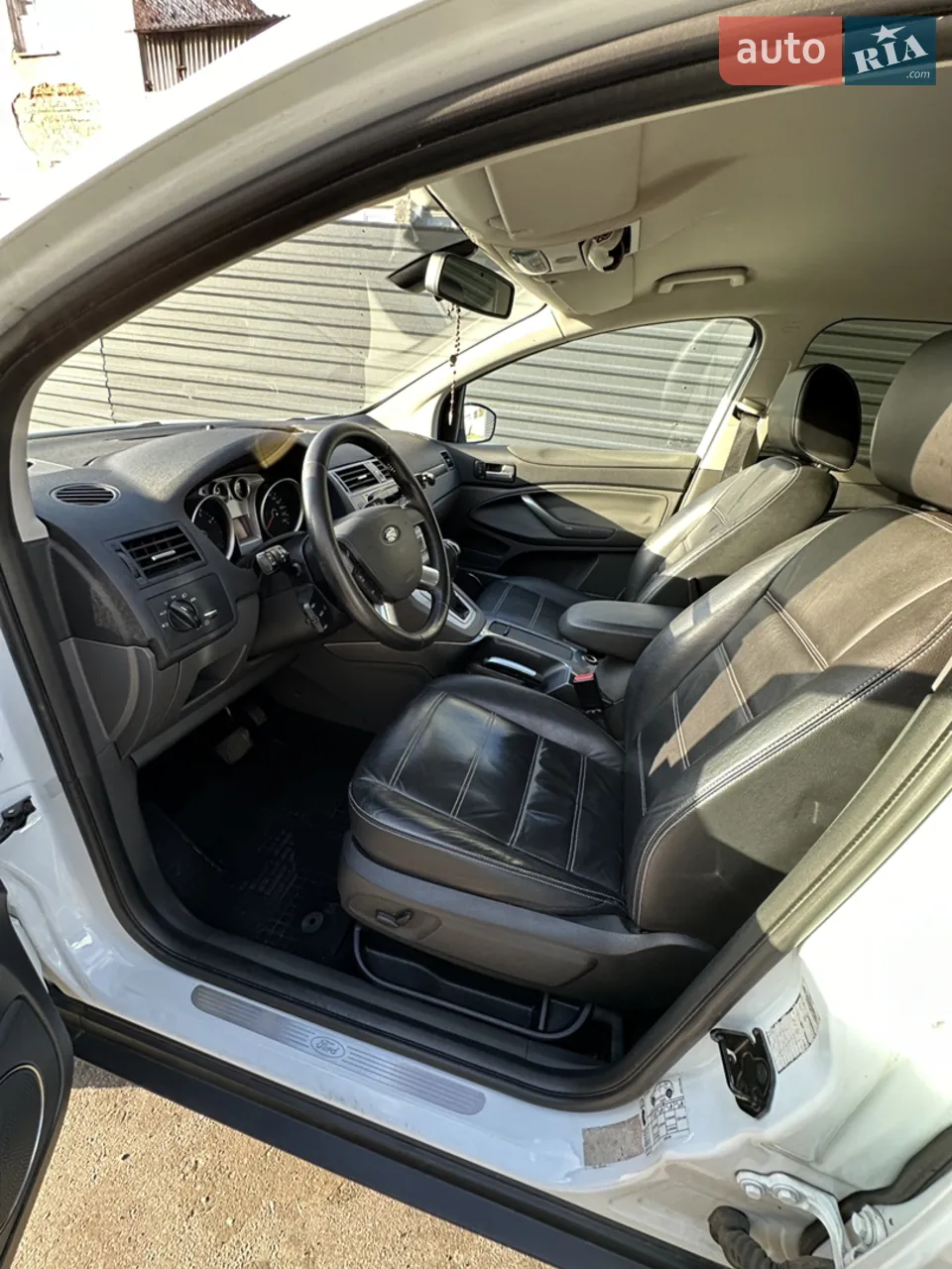 Ford Kuga 2010 photo 2