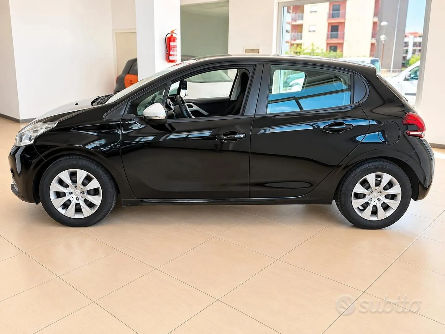 Peugeot 208 2018 photo 3