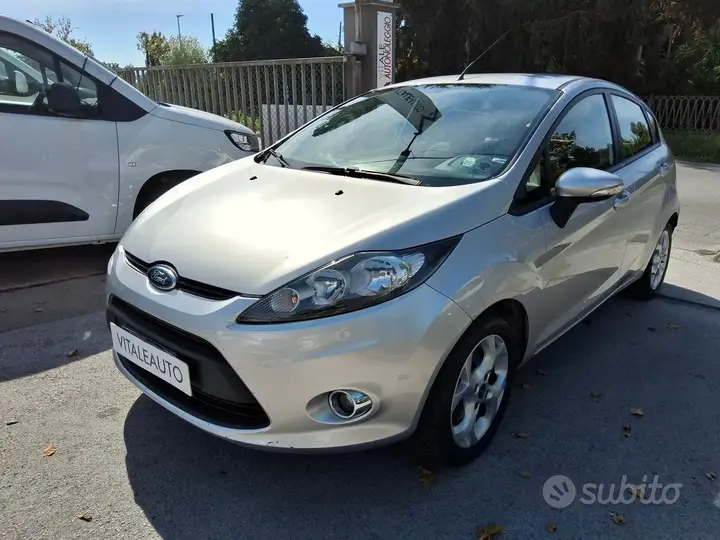 Ford Fiesta 2011 photo 3