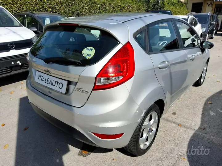 Ford Fiesta 2011 photo 4