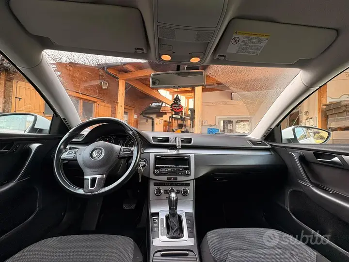 Volkswagen Passat 2012 photo 4