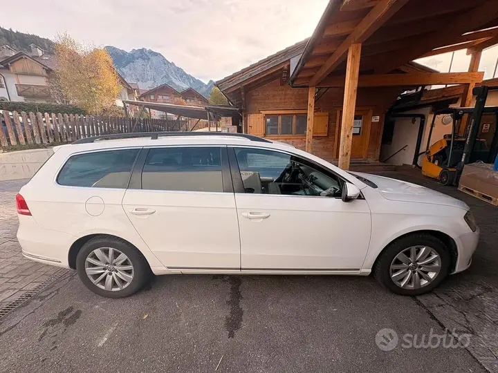 Volkswagen Passat 2012 photo 3