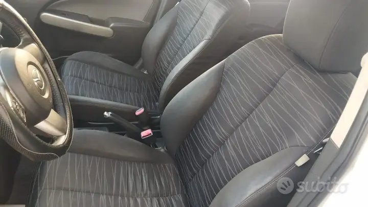 Mazda Mazda2 2010 photo 5