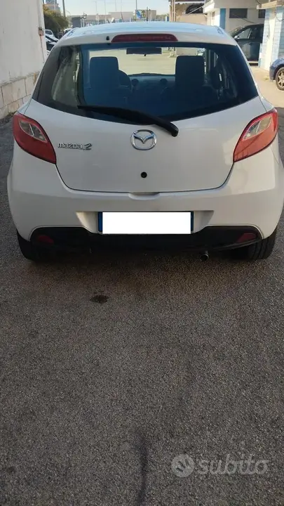 Mazda Mazda2 2010 photo 3