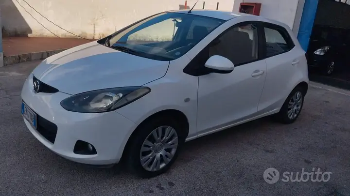 Mazda Mazda2 2010 photo 4