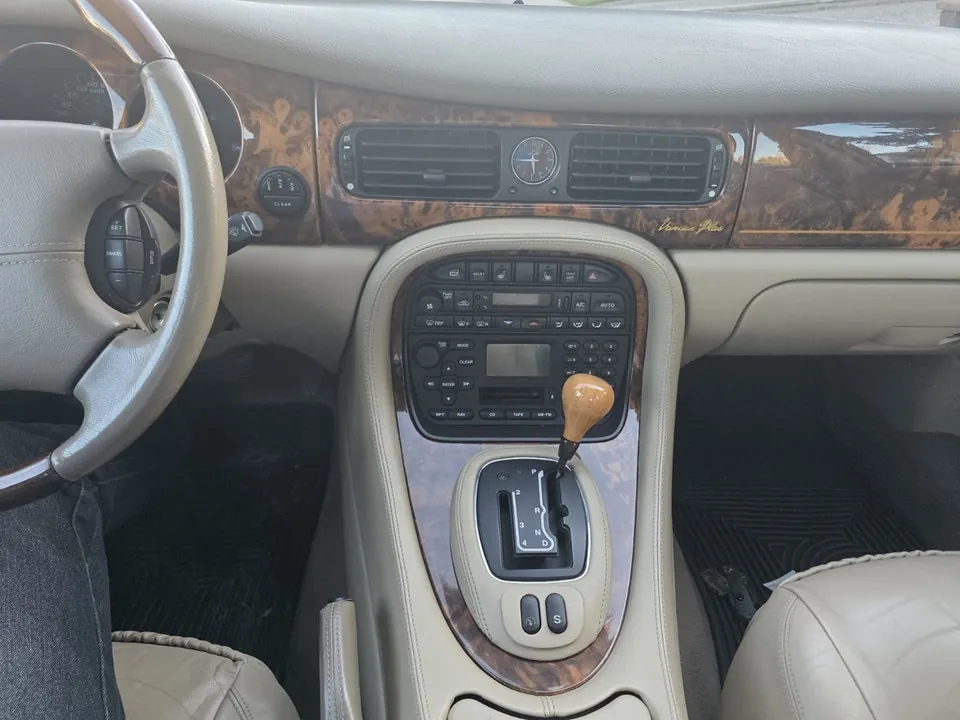 Jaguar Xj8 2013 photo 4