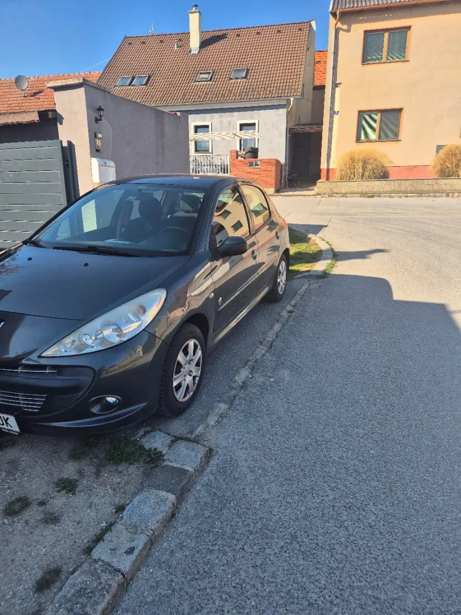 Peugeot 206 2012 photo 3