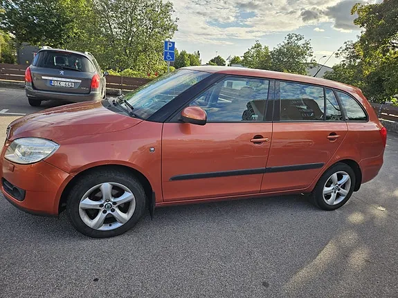 Skoda Fabia 2009 photo 2