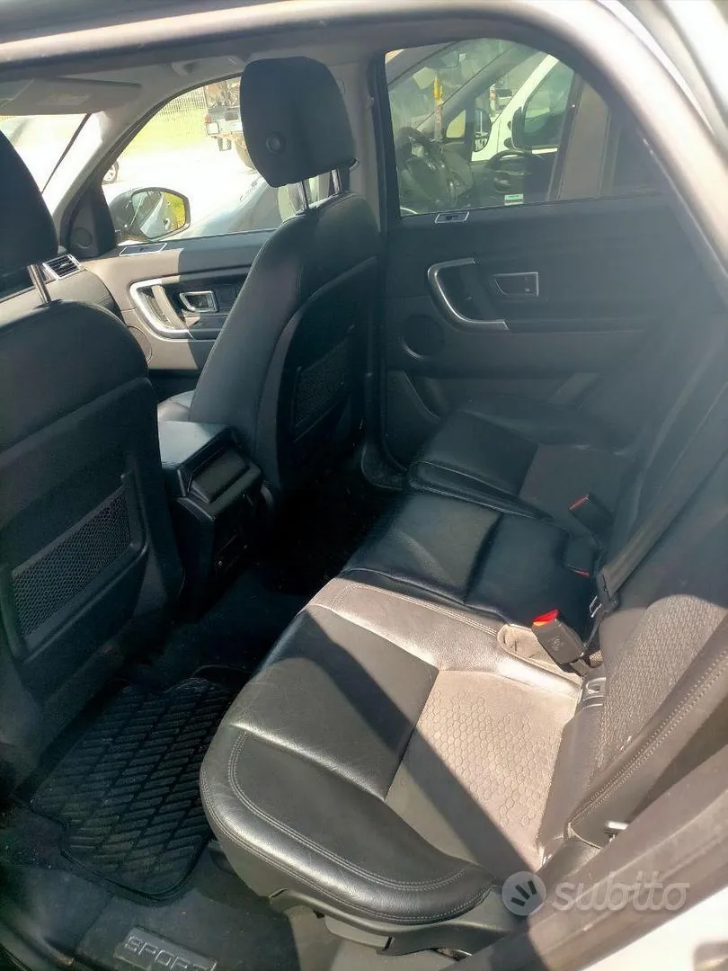 Land Rover Discovery Sport 2016 photo 4