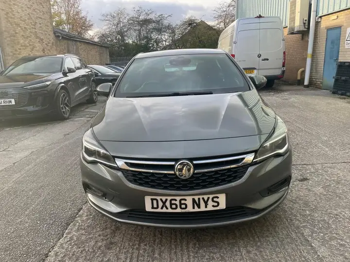Vauxhall Astra 2017 photo 2