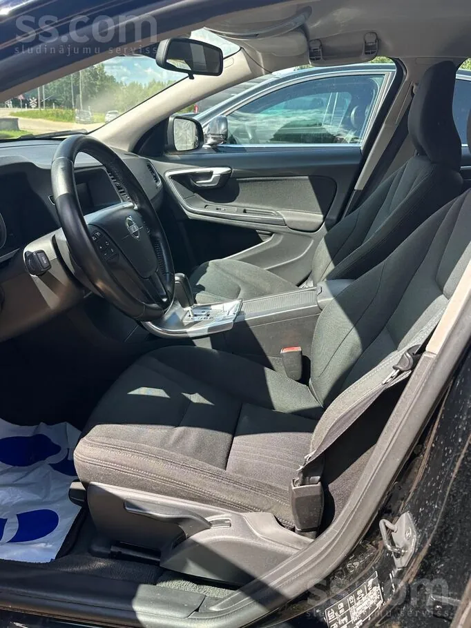 Volvo S60 2011 photo 2